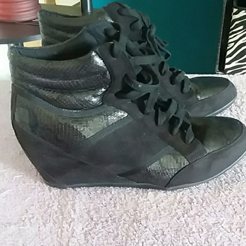 Wedge sneakers